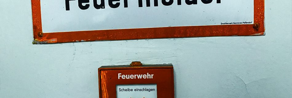 Benzin in der Luft — warum digitaler Brandschutz Chefsache ist